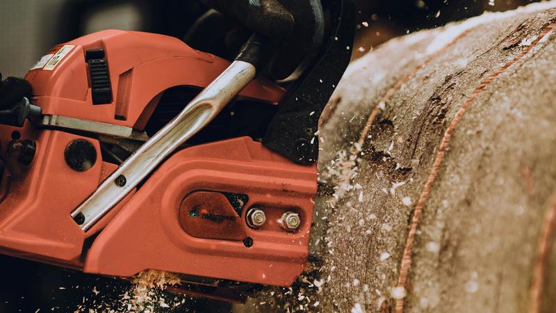 Chainsaw cutting log